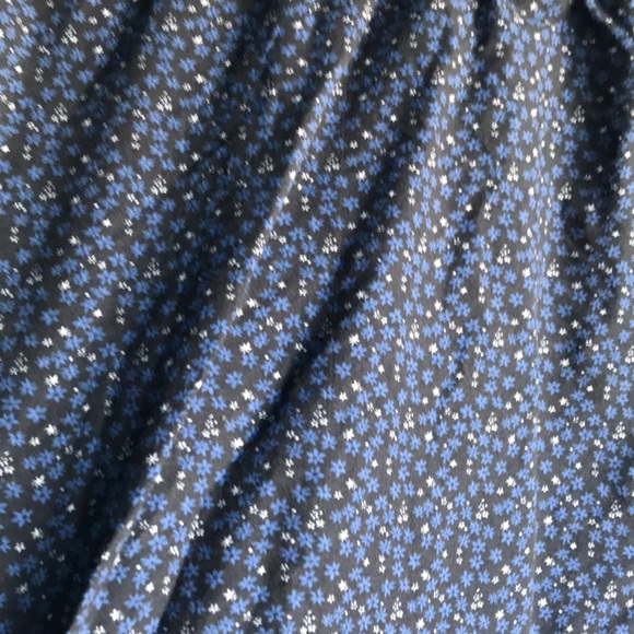 Men’s Medium Slim Fit Flower Print Button Up - Picture 2 of 2